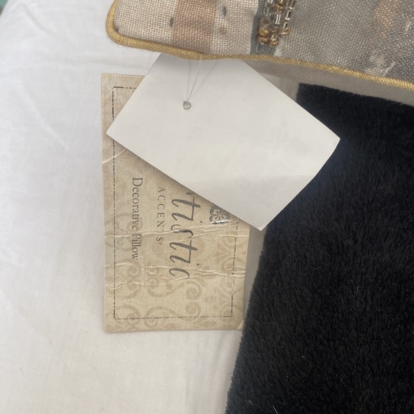 16x24 beaded pillows set of (2) - Picture 4 of 7